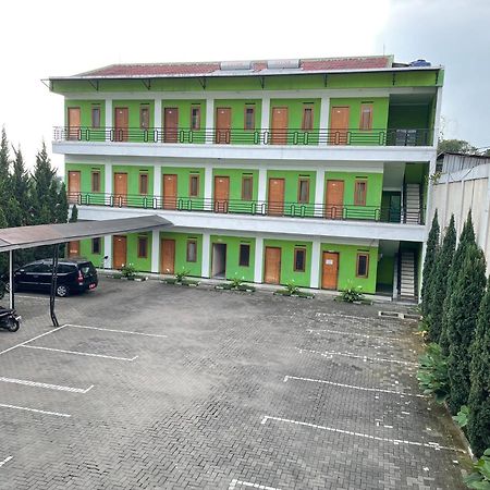 Hotel Cemara Hijau Bandung Exterior foto