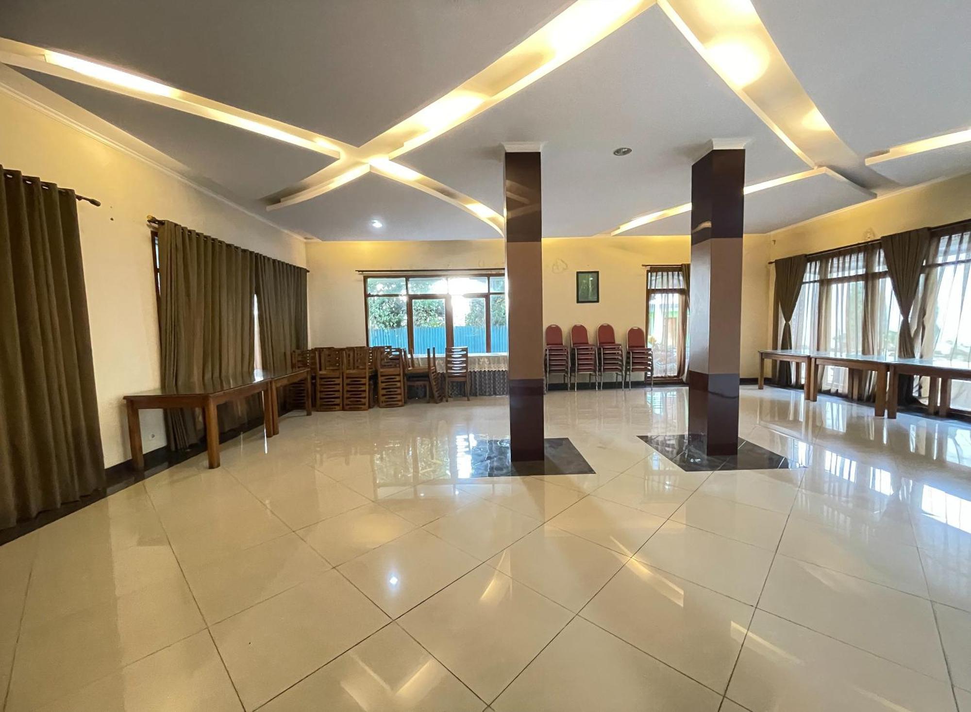 Hotel Cemara Hijau Bandung Exterior foto