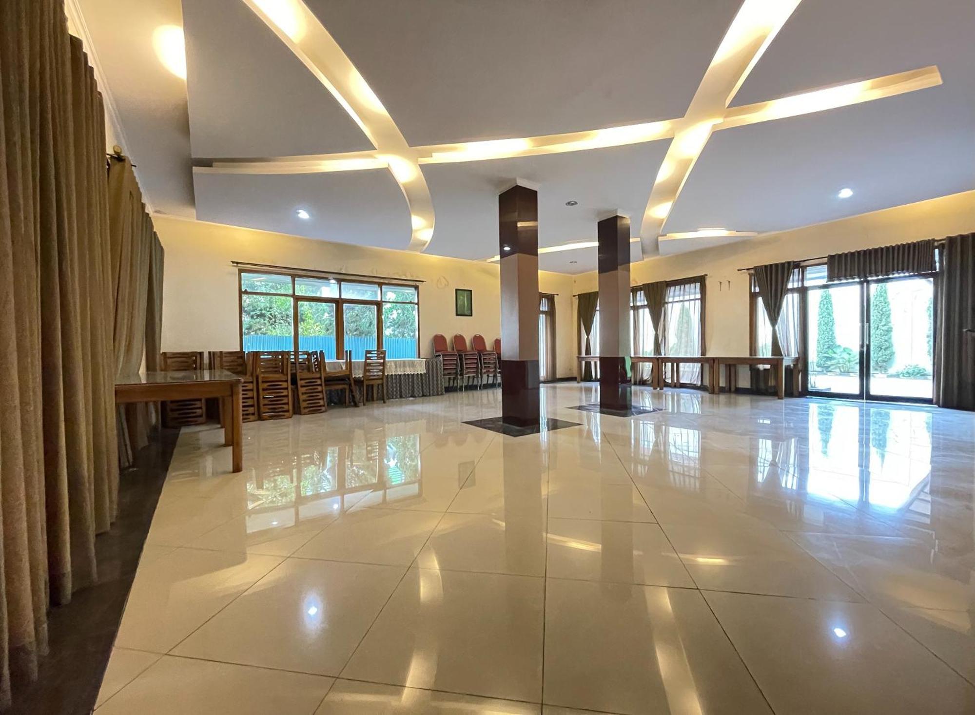 Hotel Cemara Hijau Bandung Exterior foto