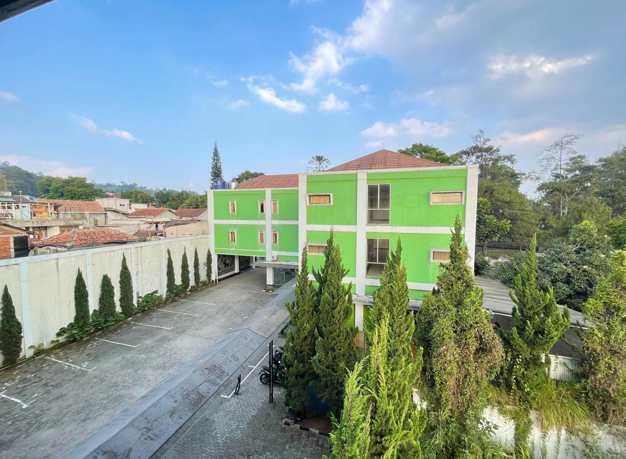 Hotel Cemara Hijau Bandung Exterior foto