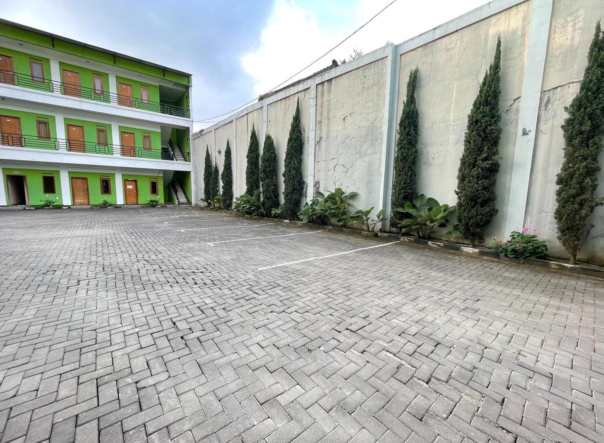 Hotel Cemara Hijau Bandung Exterior foto