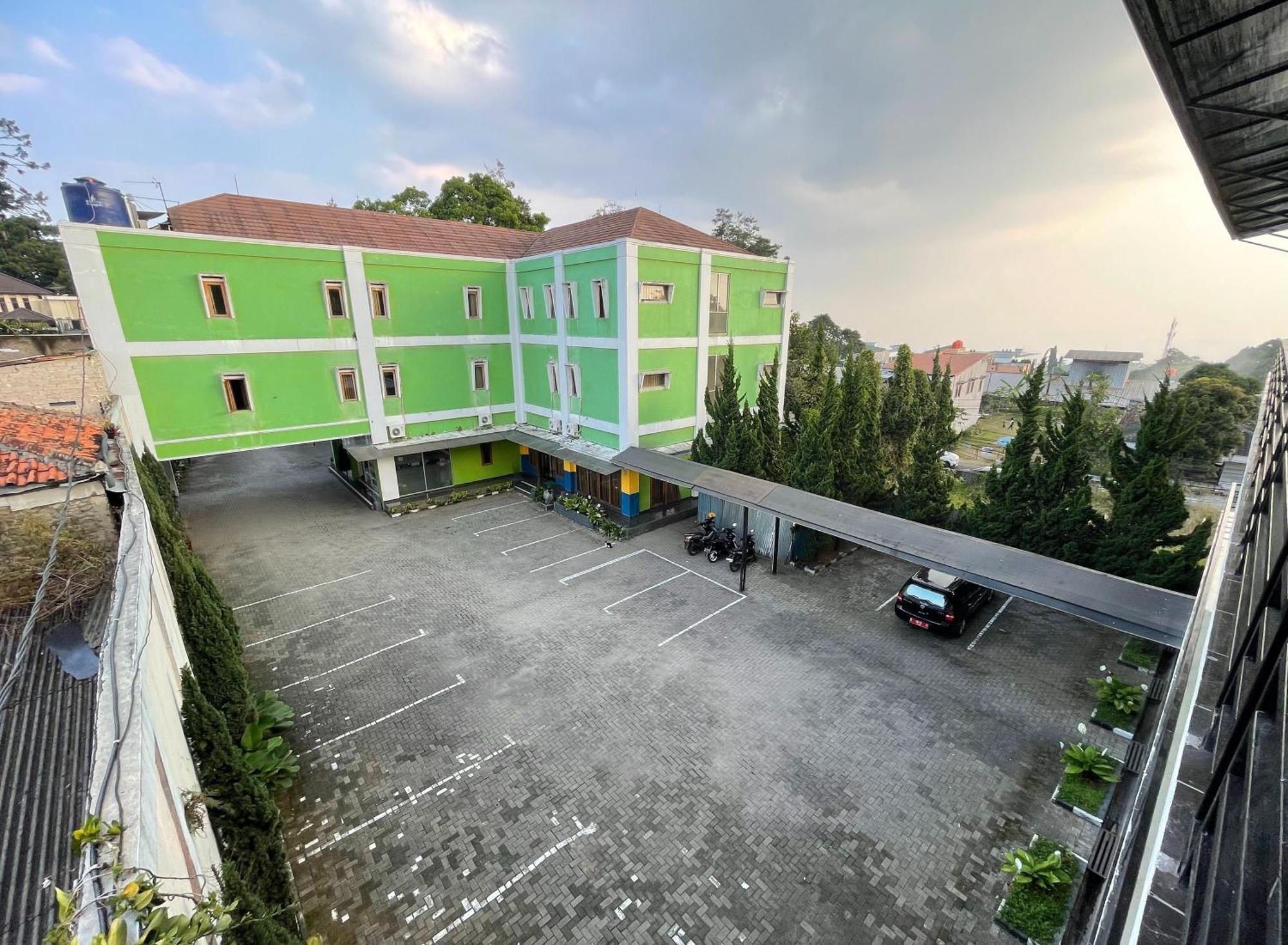 Hotel Cemara Hijau Bandung Exterior foto